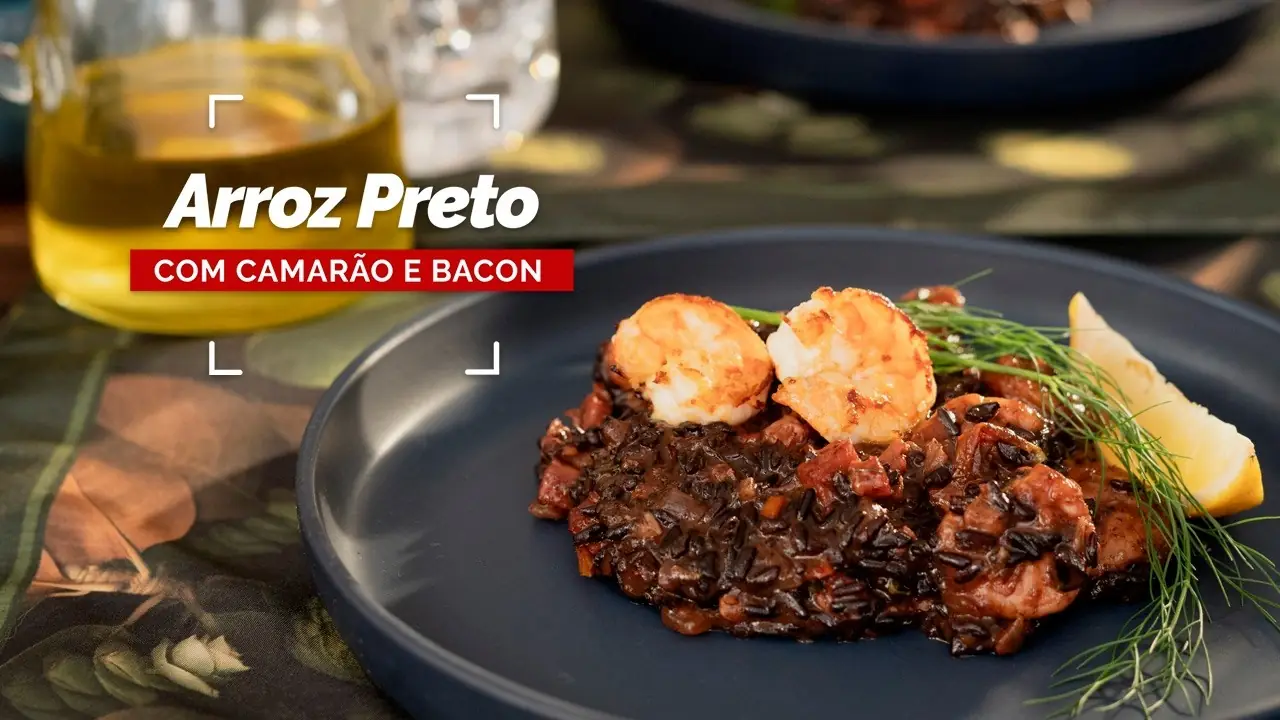 Arroz preto com camarão e bacon, videorreceita Urbano